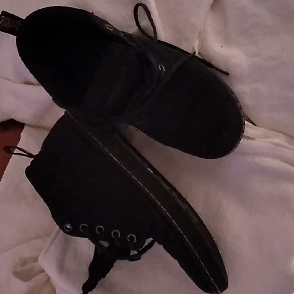 Belmont Dr Martin size 5